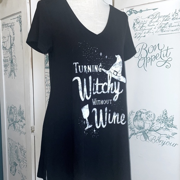 🍷 🧙♀️ NWT TURNING WITCHY WITHOUT WINE MATERNITY TUNIC 🍷 🧙♀️ - Picture 2 of 11
